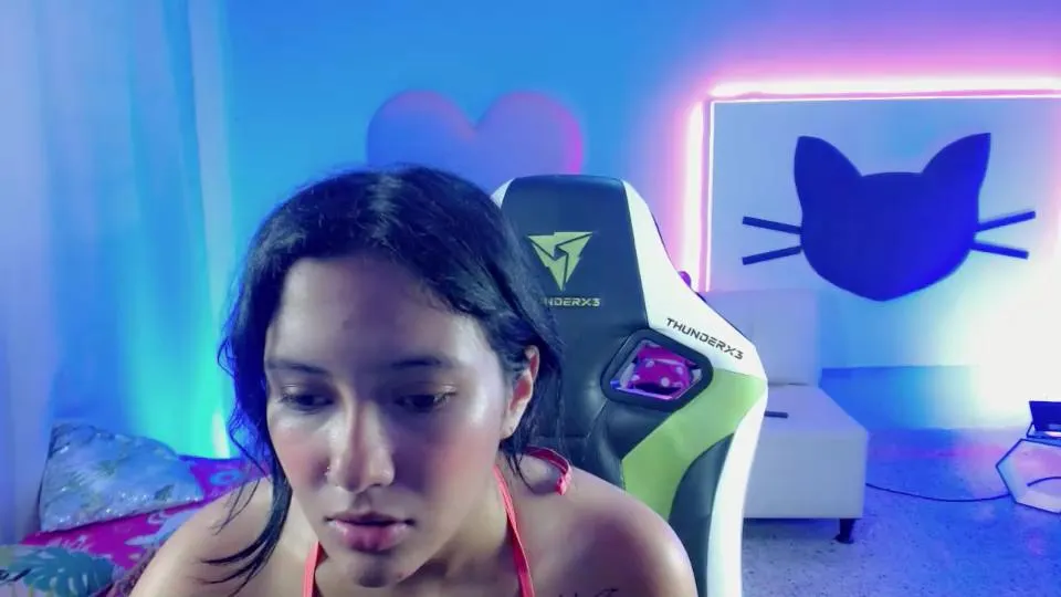 Offline mishel_hott on Cam4