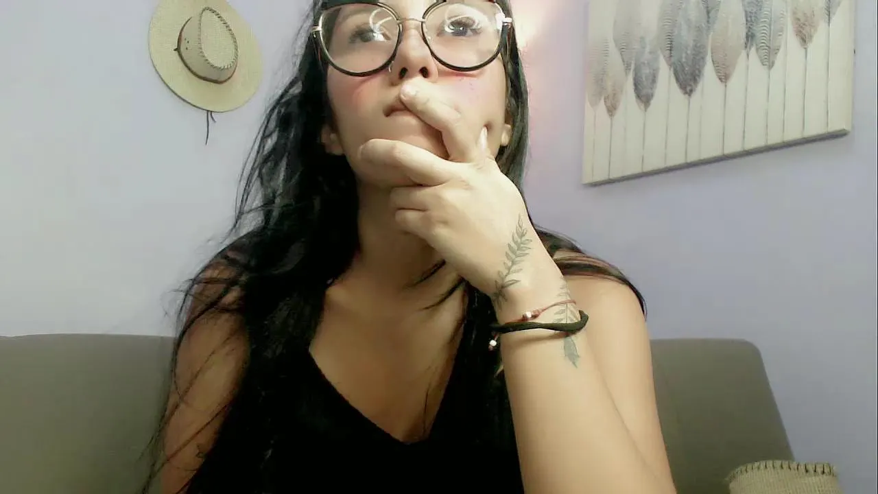 Offline mishel_hott on Cam4