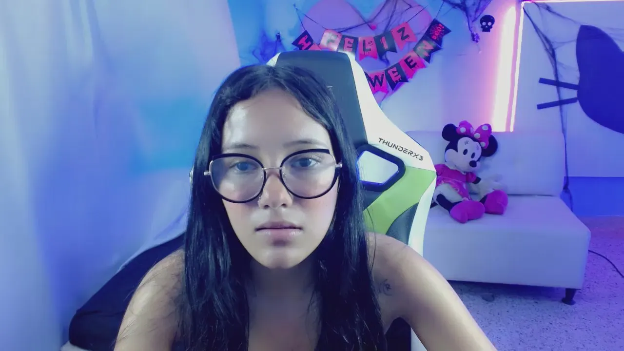 Offline mishel_hott on Cam4