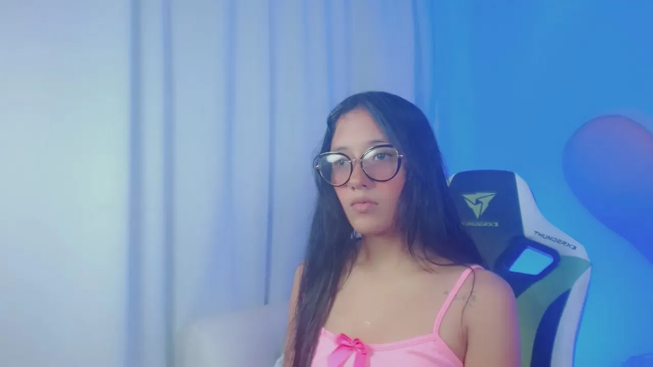 Offline mishel_hott on Cam4