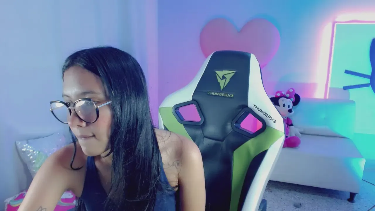 Offline mishel_hott on Cam4