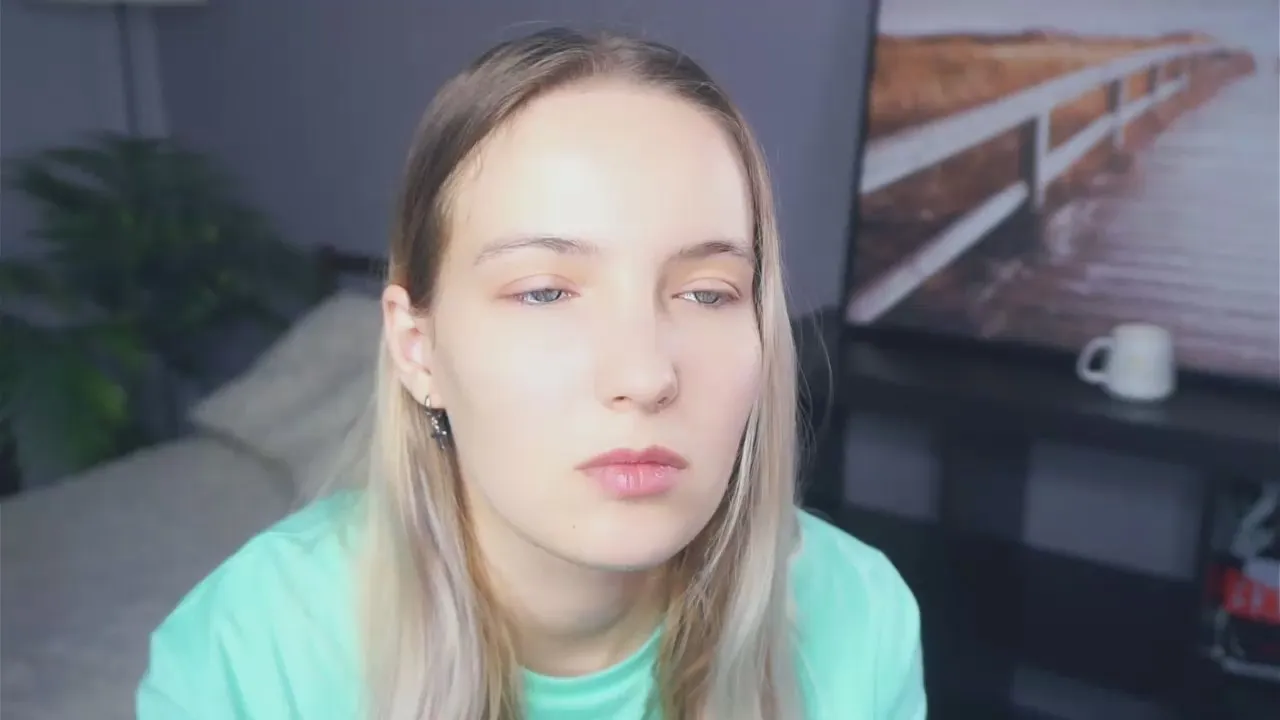 Offline MitzieParonto on Cam4