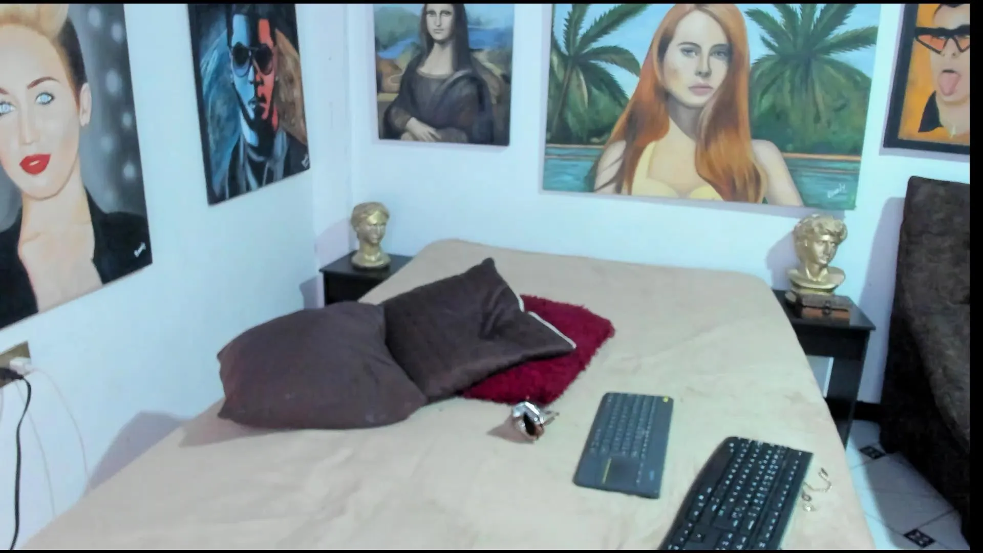 Offline model223 on Cam4