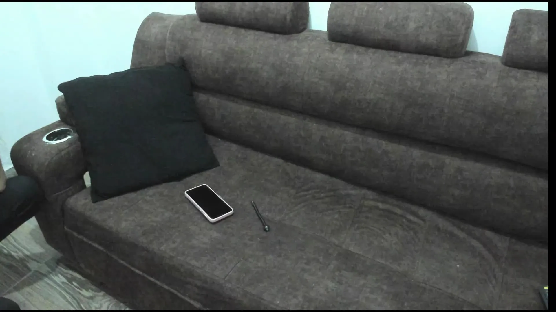 Offline model223 on Cam4