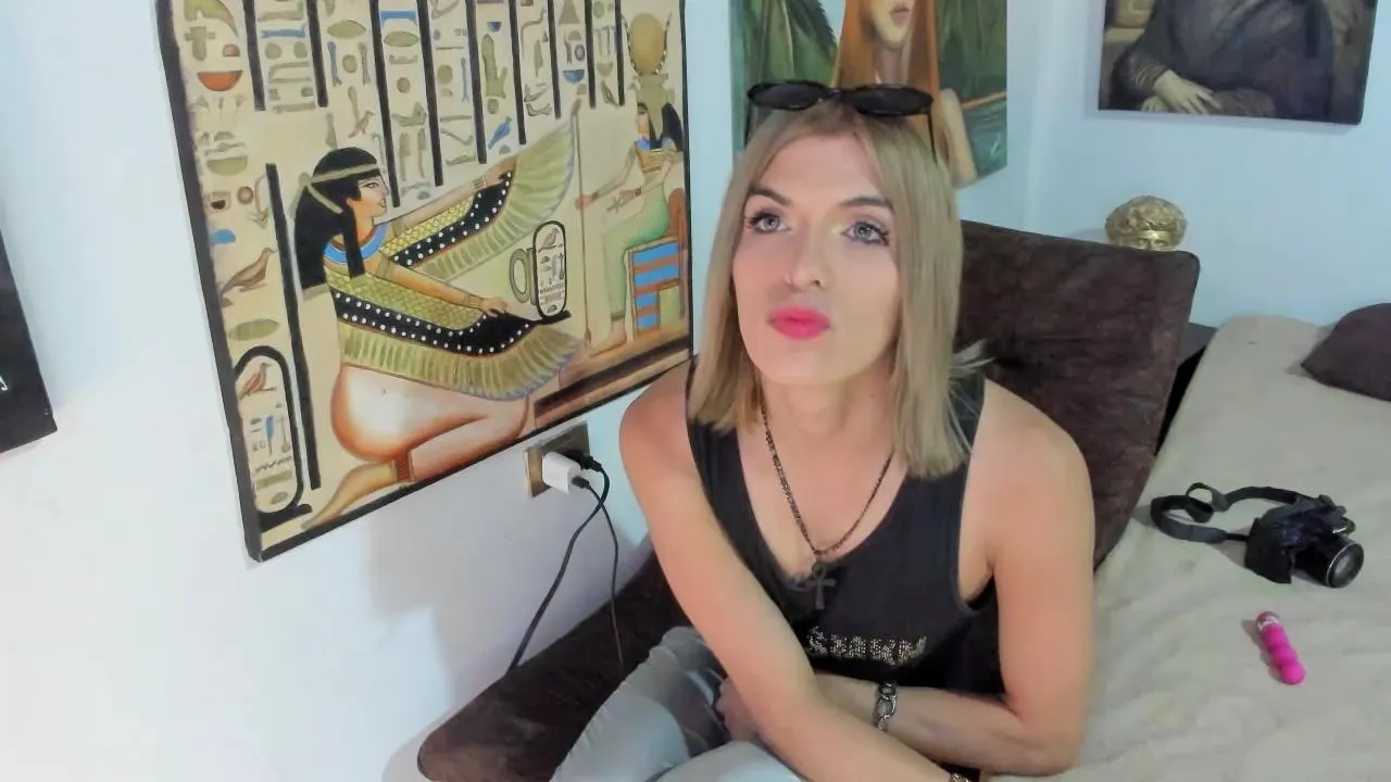 Offline model223 on Cam4