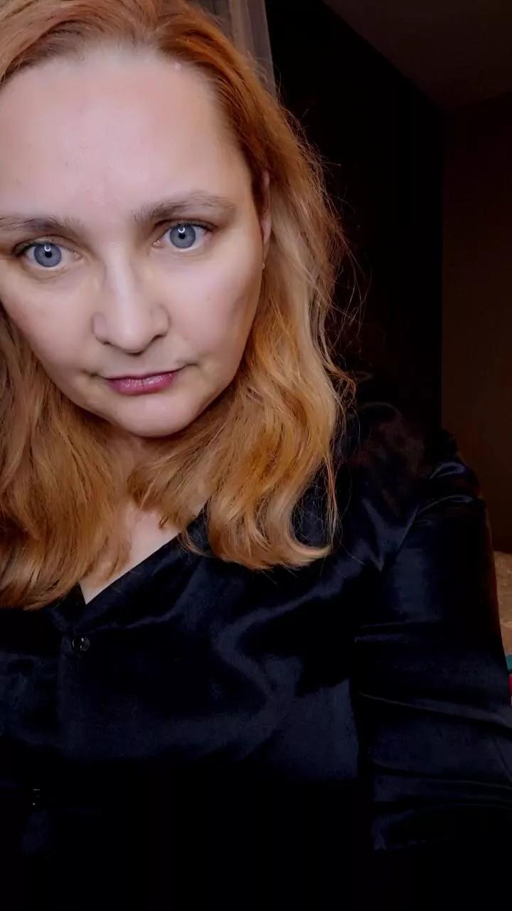 mollig42 from Cam4