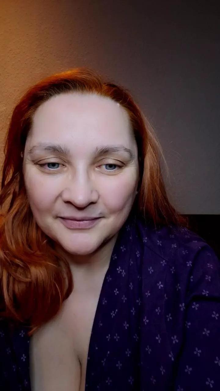 mollig42 from Cam4