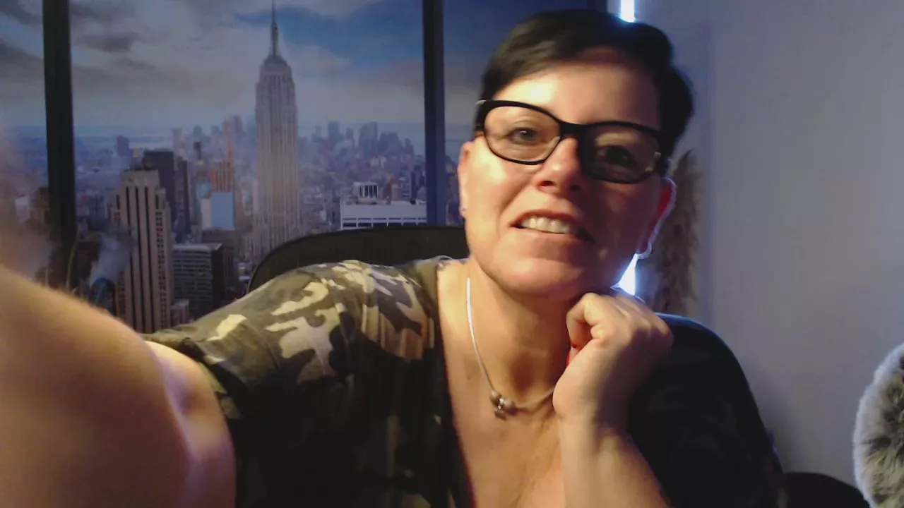 Freechat MollySun2 on Cam4