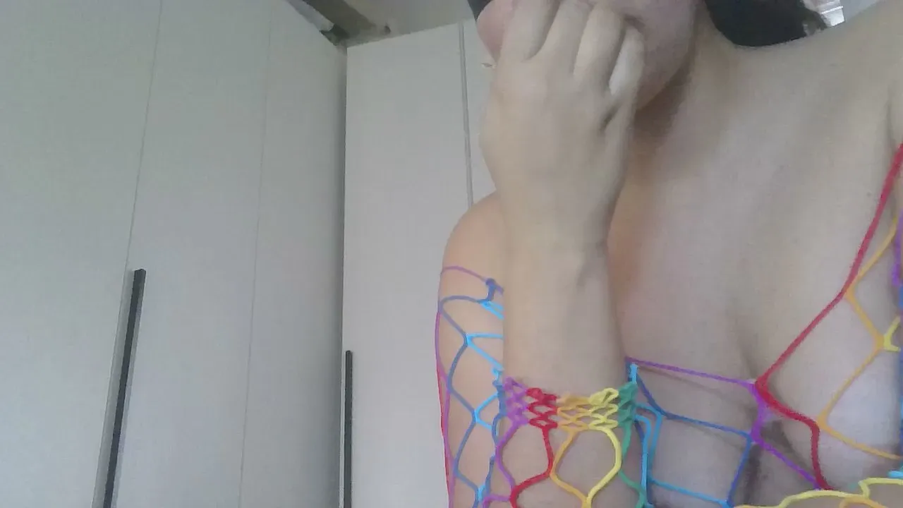 Offline Moniafeet on Cam4