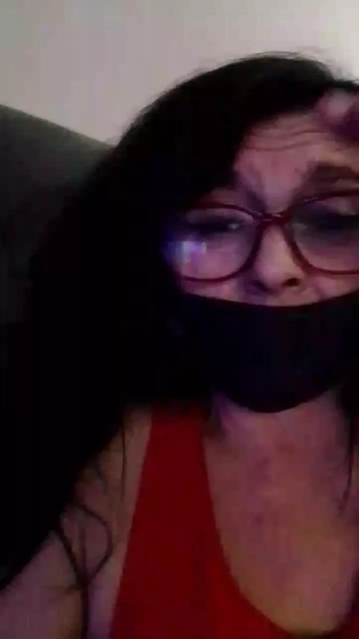 Offline Monttychilena on Cam4