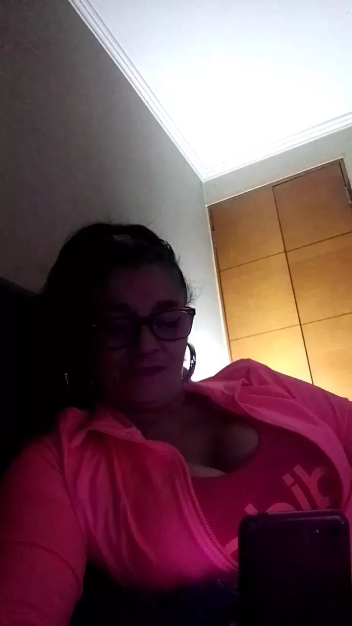 Offline Monttychilena on Cam4