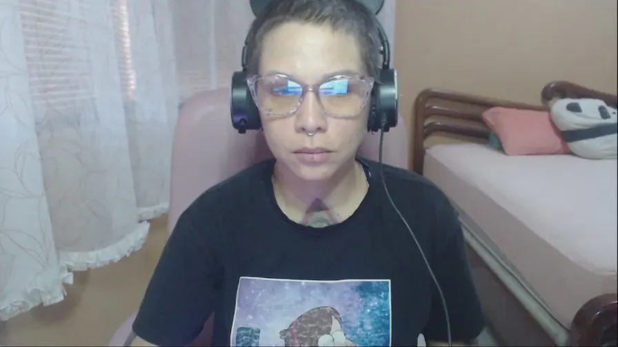 Offline mooncat85 on Cam4