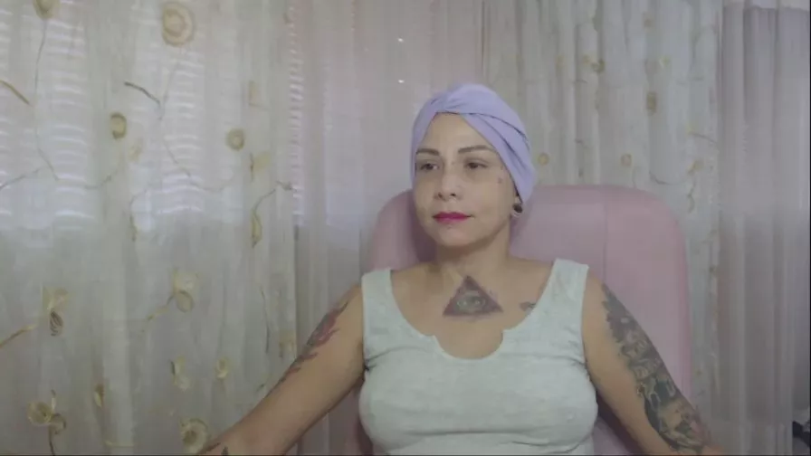 Offline mooncat85 on Cam4