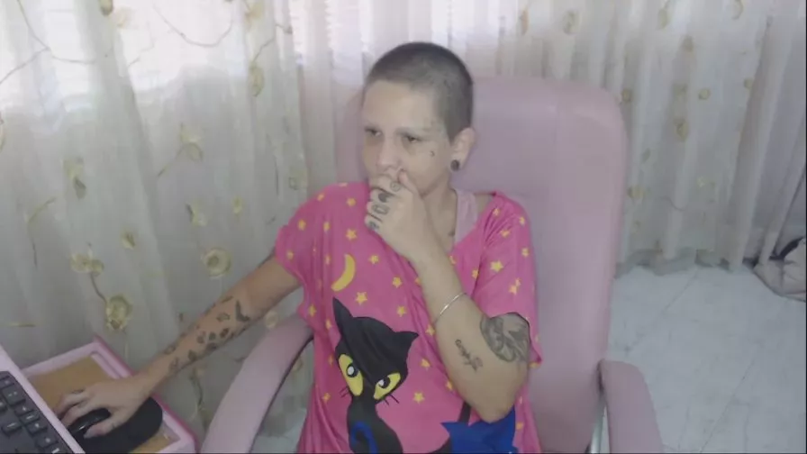 Offline mooncat85 on Cam4