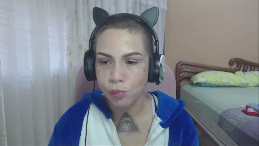 Offline mooncat85 on Cam4