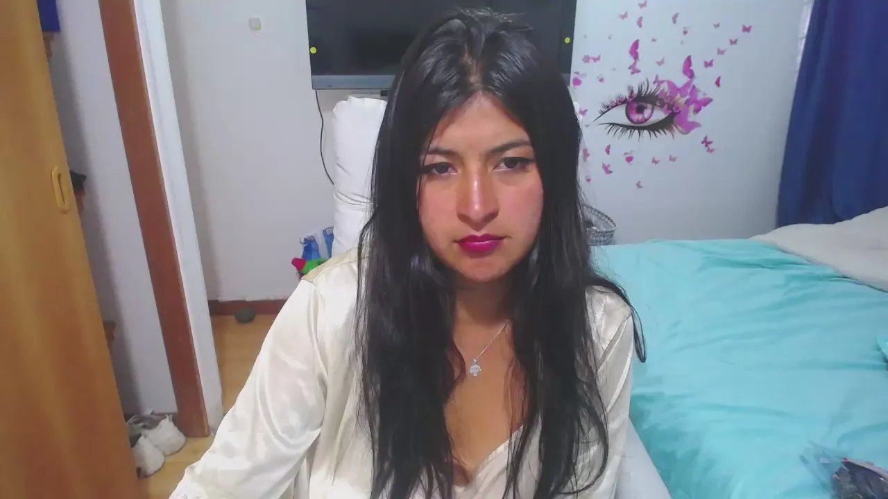 Offline MORENABXX19 on Cam4