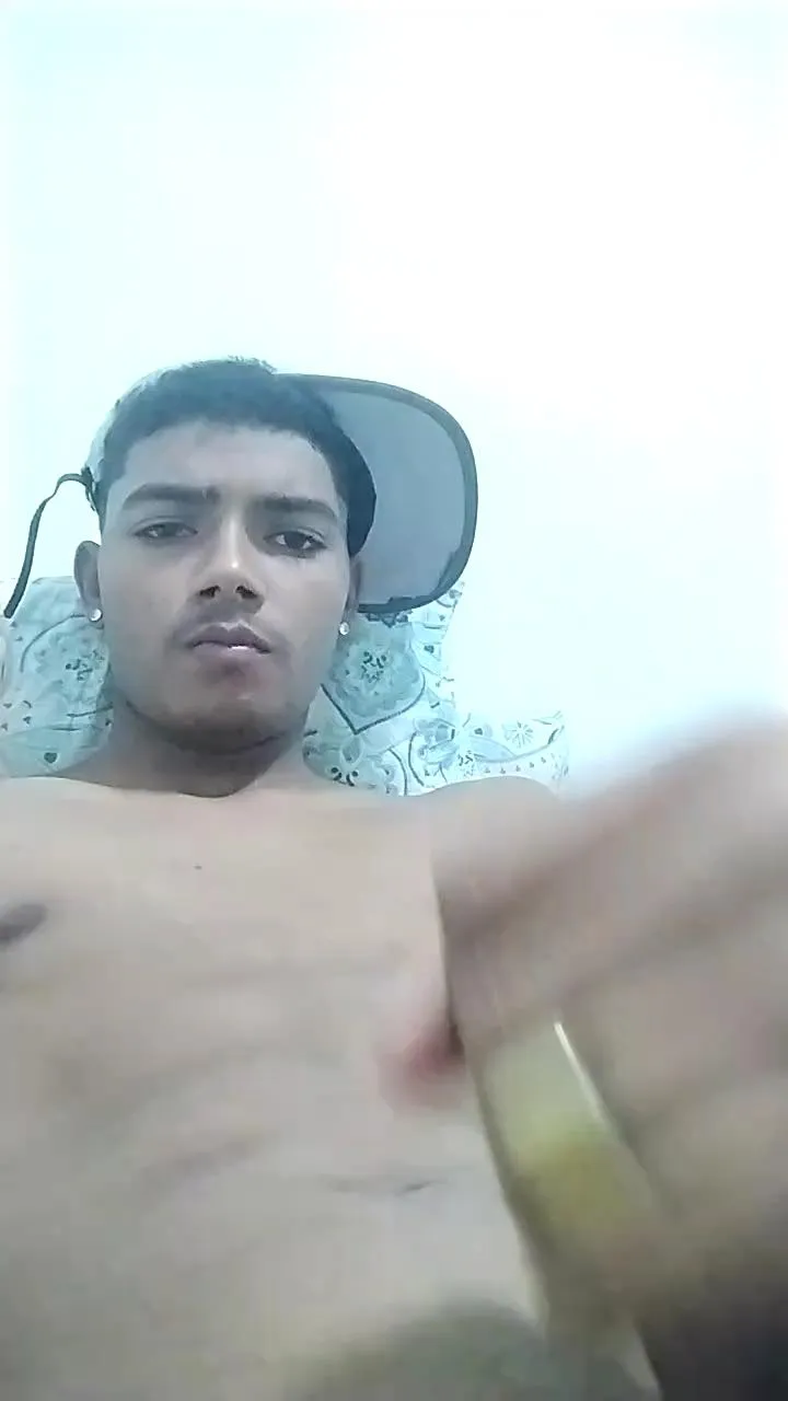 Offline Morenogiga on Cam4