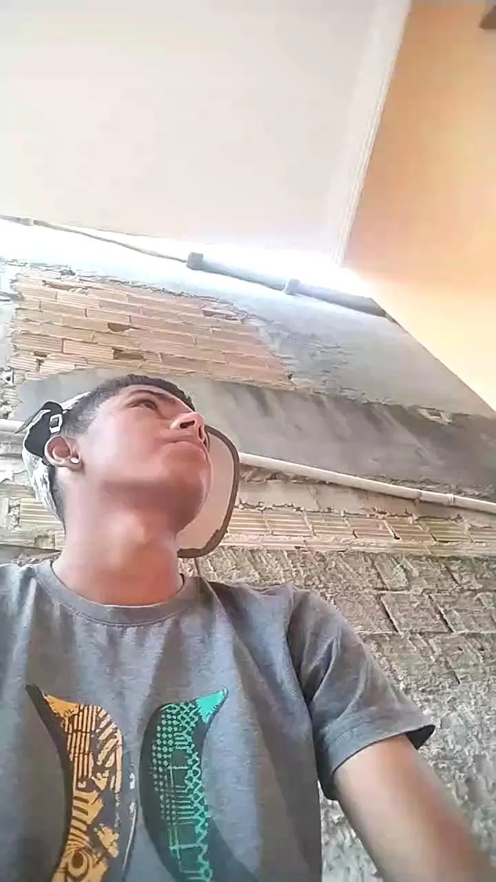 Offline Morenogiga on Cam4