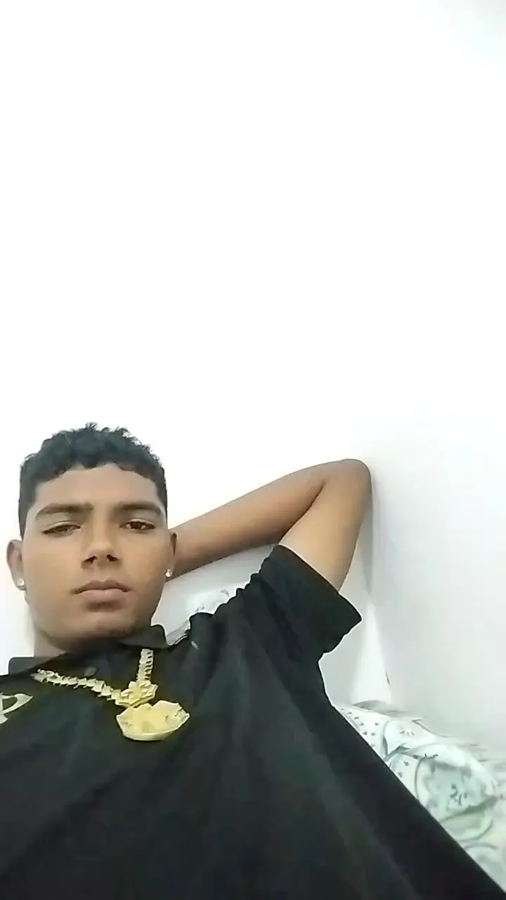 Offline Morenogiga on Cam4