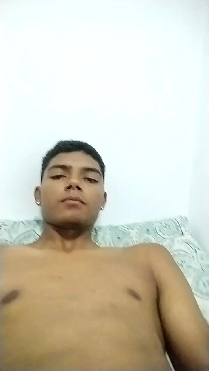 Offline Morenogiga on Cam4