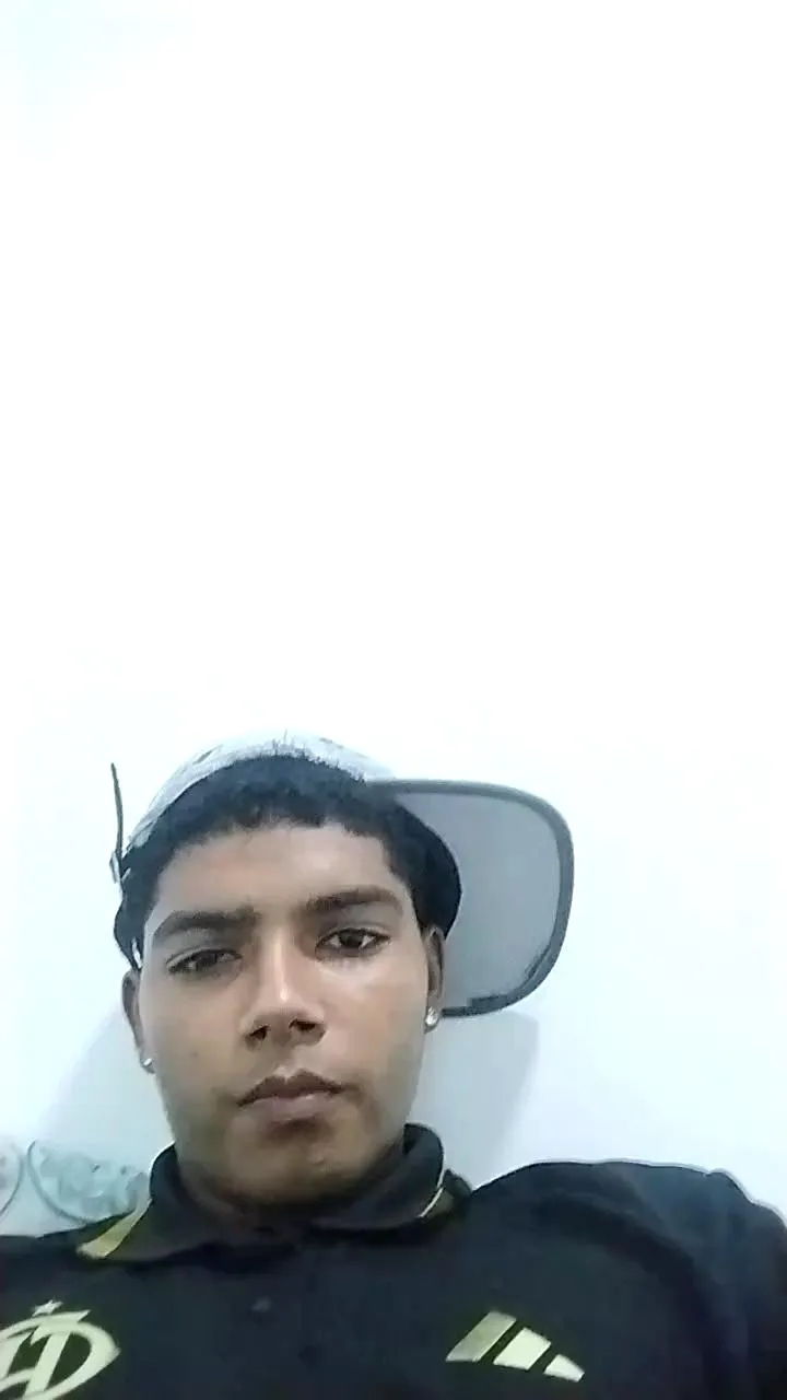 Offline Morenogiga on Cam4