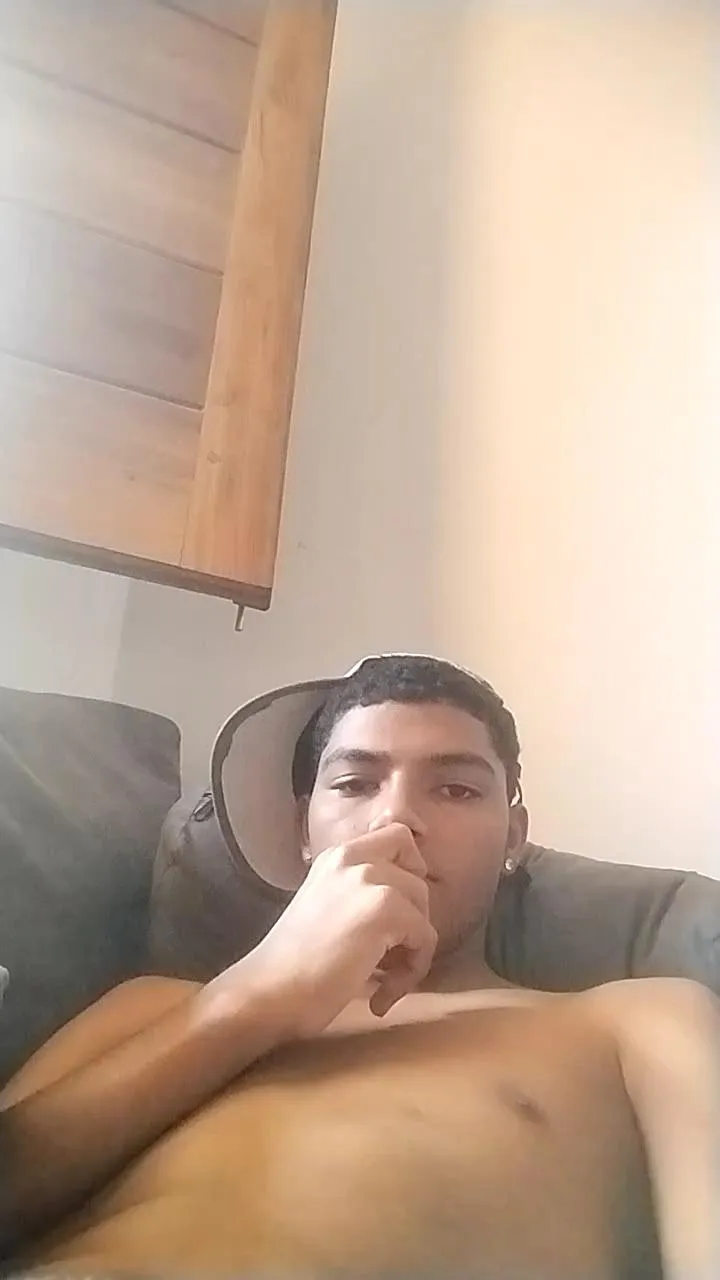 Offline Morenogiga on Cam4