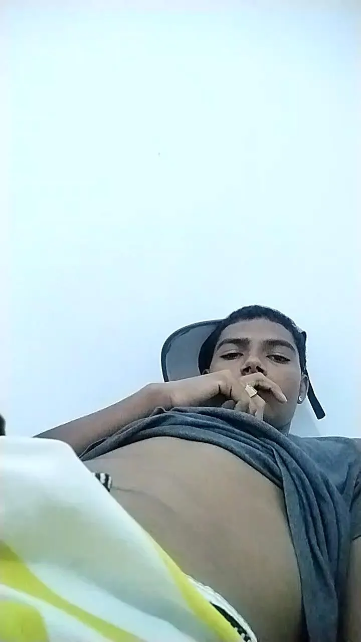 Offline Morenogiga on Cam4