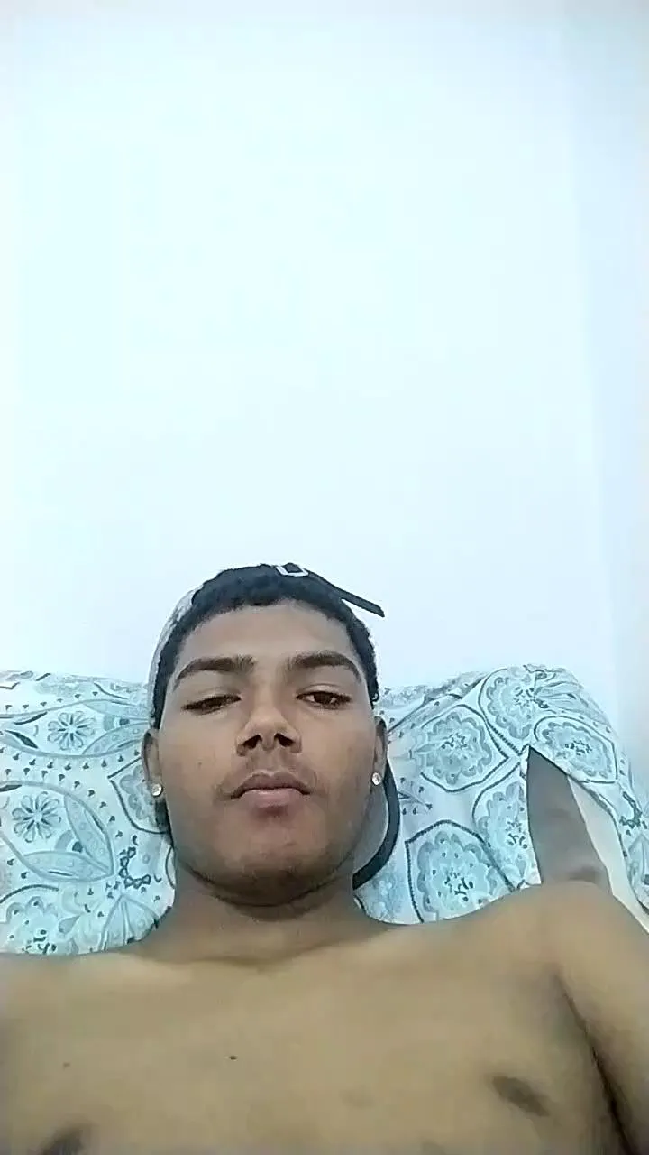 Offline Morenogiga on Cam4