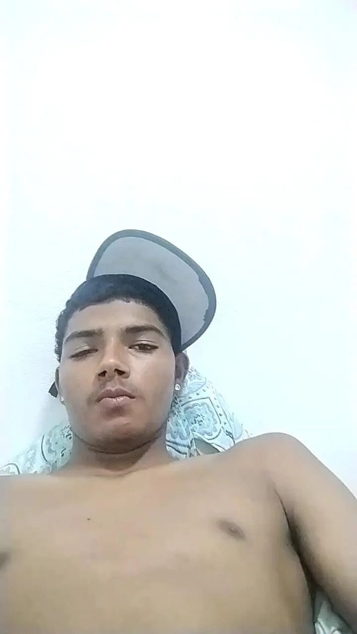 Offline Morenogiga on Cam4