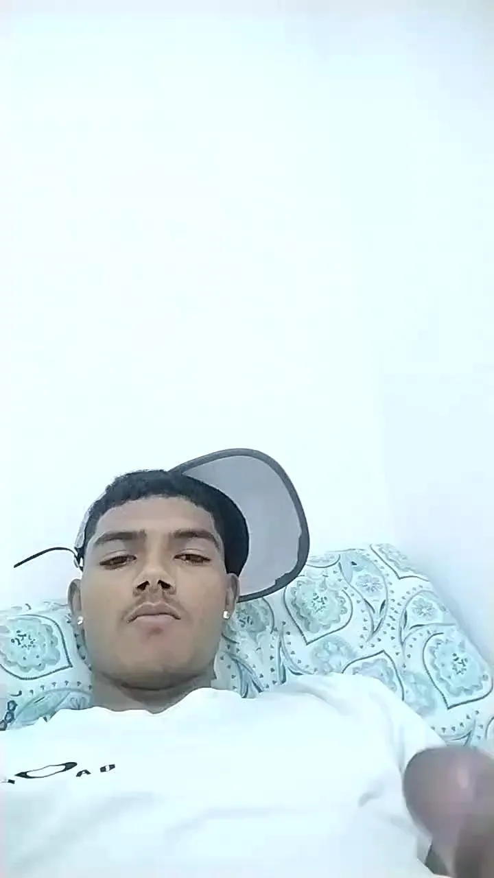 Offline Morenogiga on Cam4