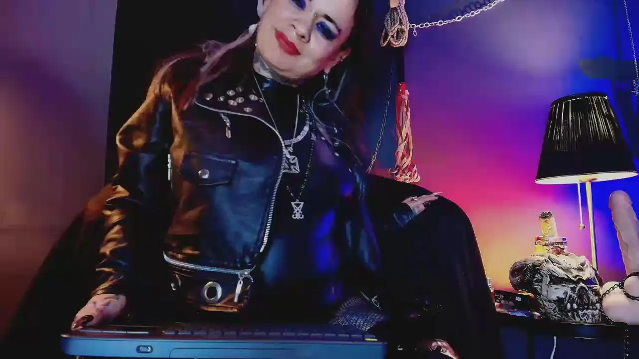 Offline MorganaCrowley on Cam4