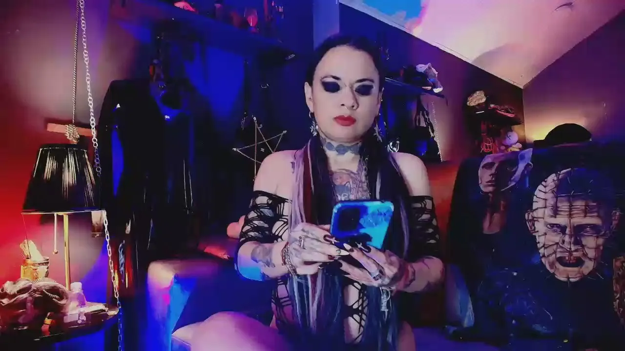 Offline MorganaCrowley on Cam4