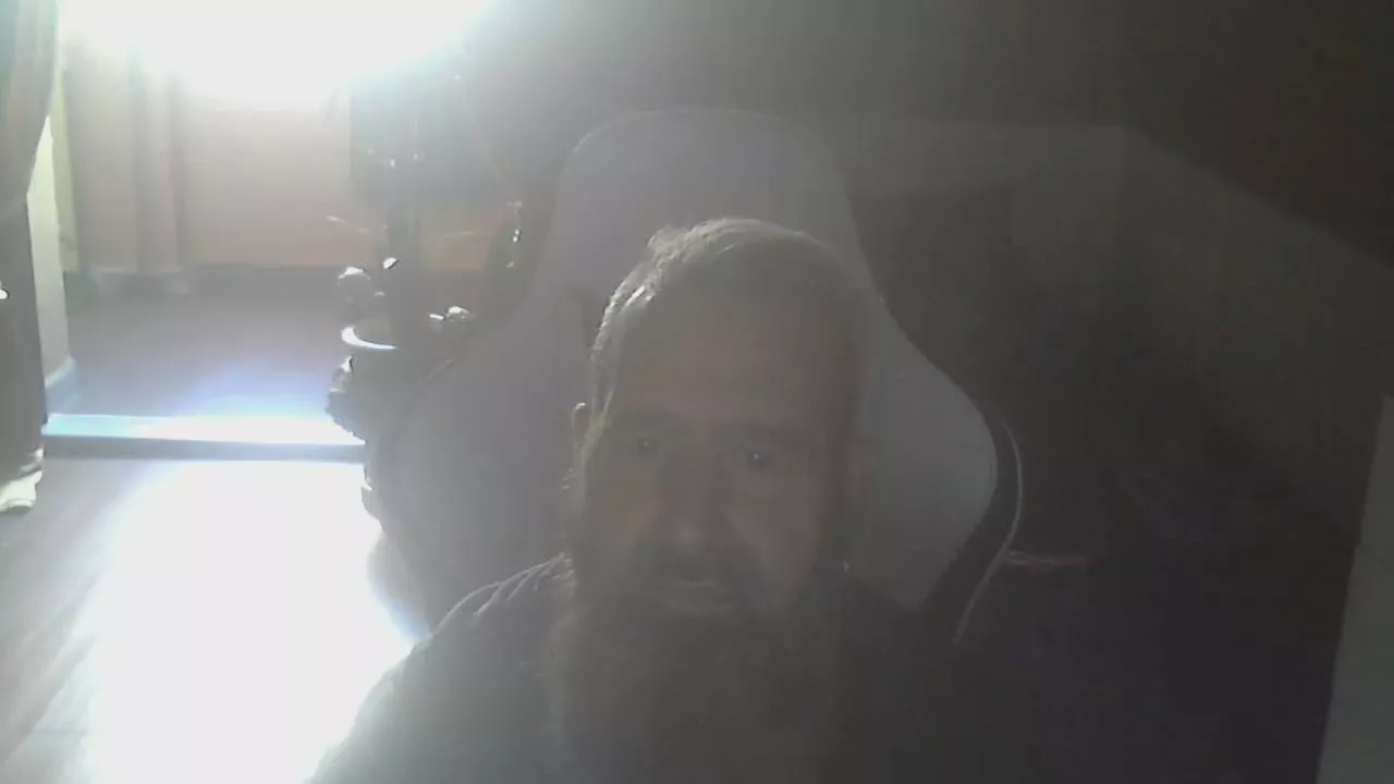 Offline musclepigbcn on Cam4