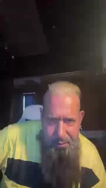 Offline musclepigbcn on Cam4