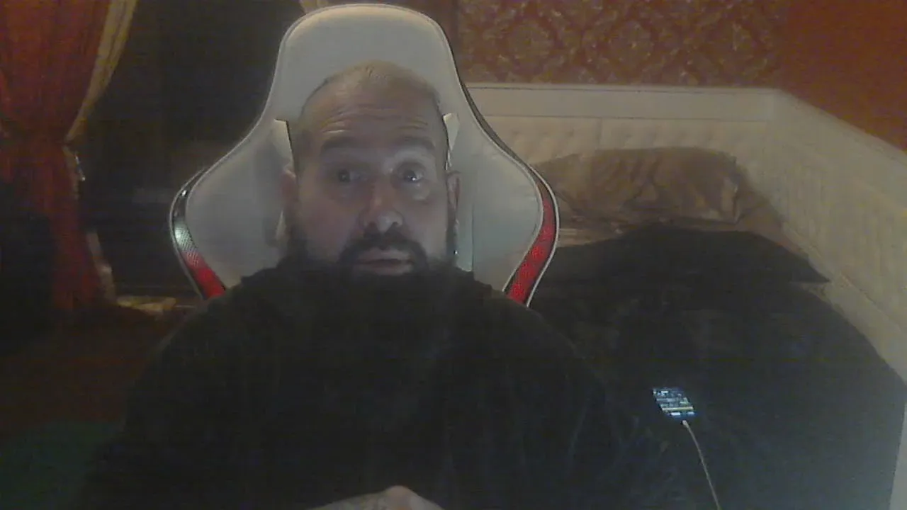 Offline musclepigbcn on Cam4