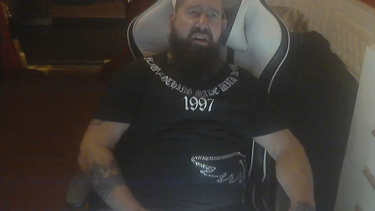 Offline musclepigbcn on Cam4