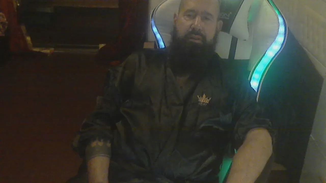 Offline musclepigbcn on Cam4