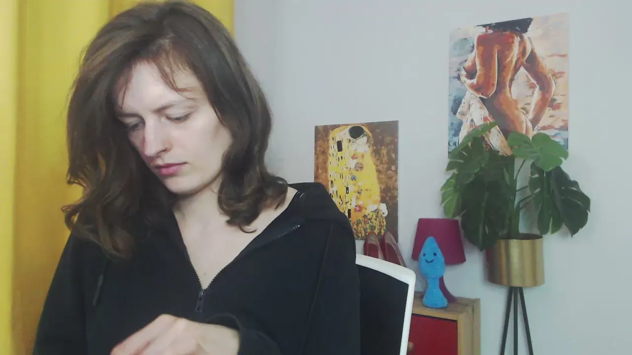 Offline nadine_lust on Cam4