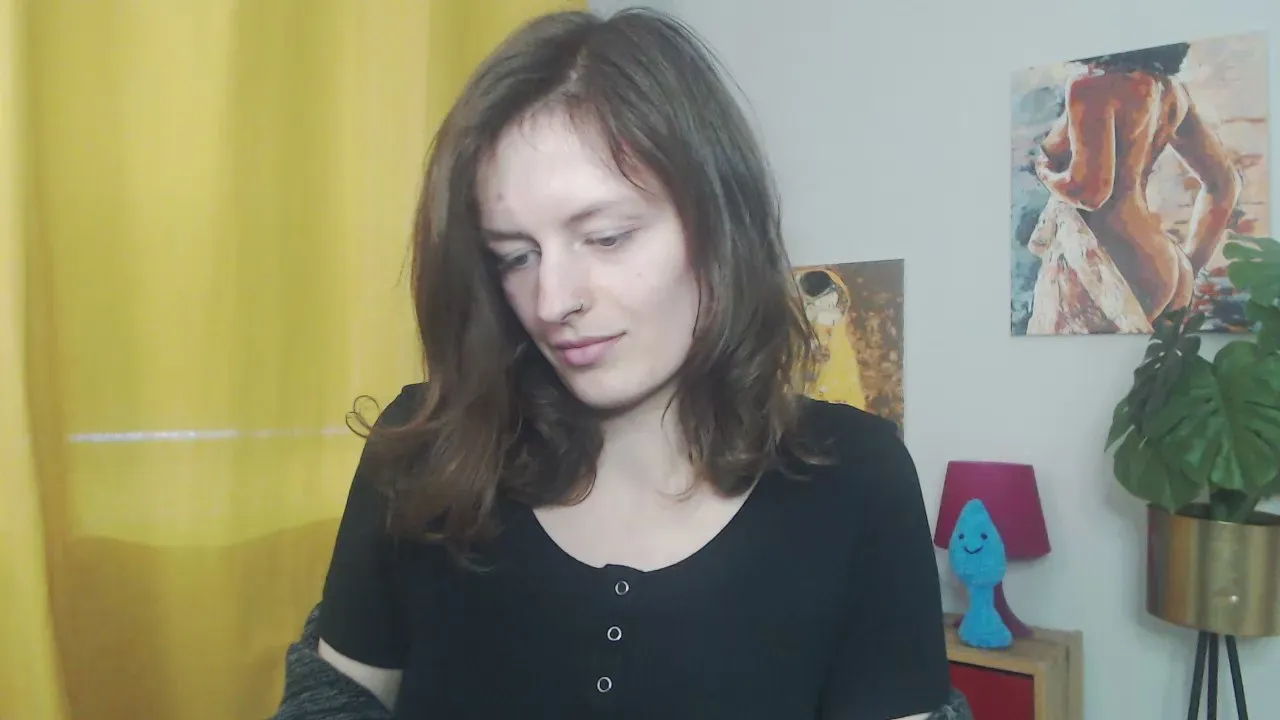 Offline nadine_lust on Cam4