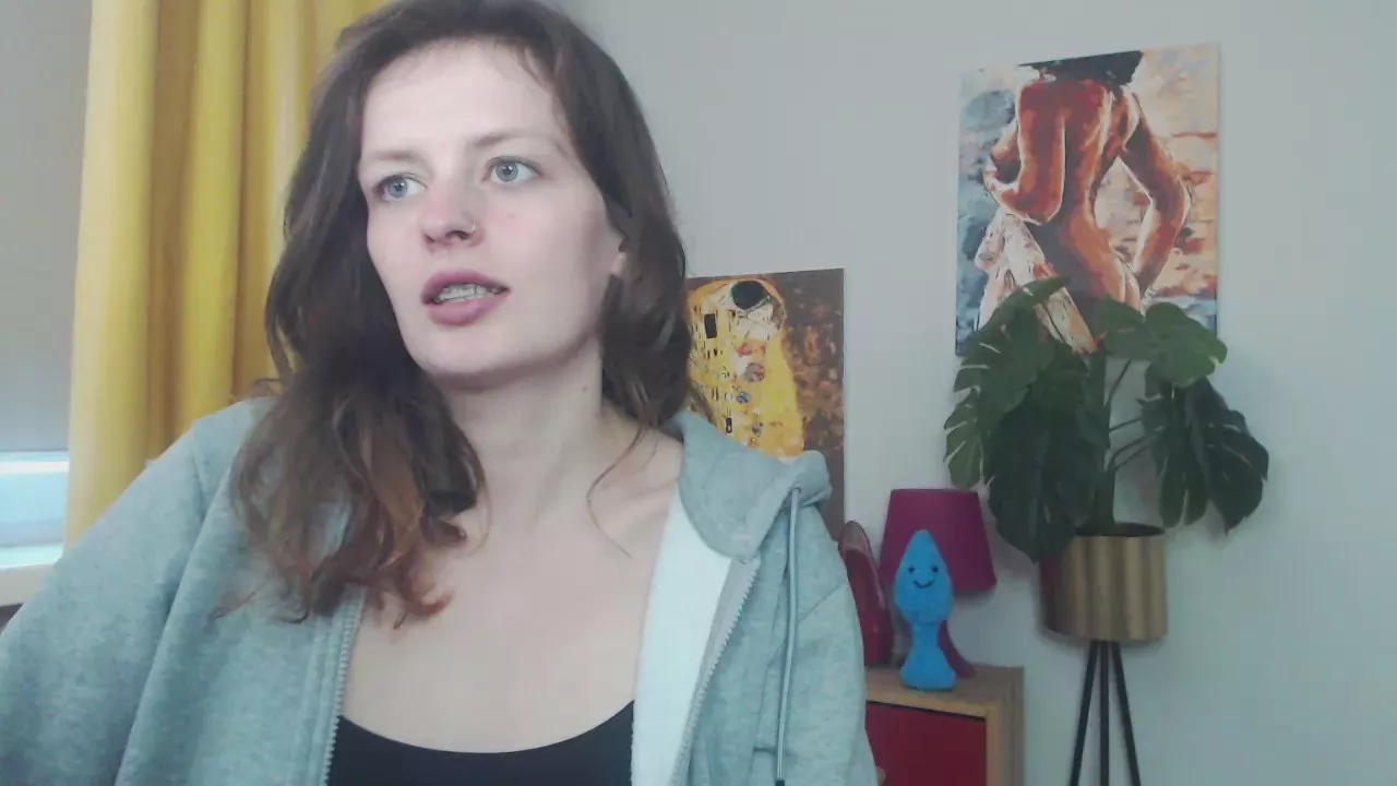 Offline nadine_lust on Cam4