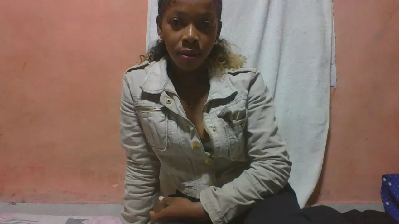 Offline Nanah26 on Cam4