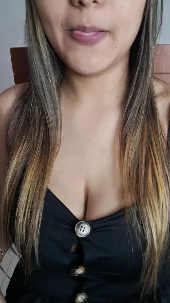 Offline Naomi_Luxe on Cam4