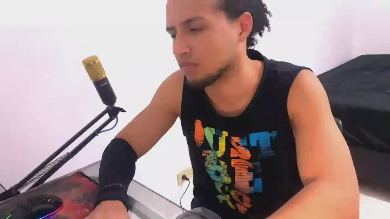 Offline NarenFelipe on Cam4