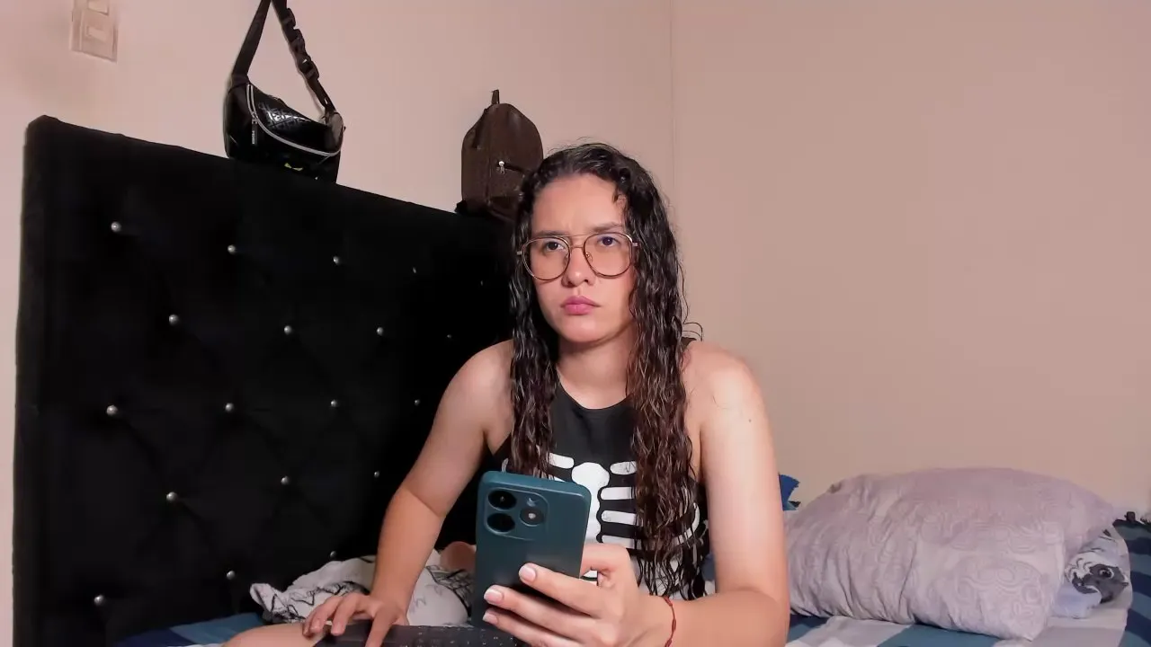 Offline Natasha_clauss on Cam4