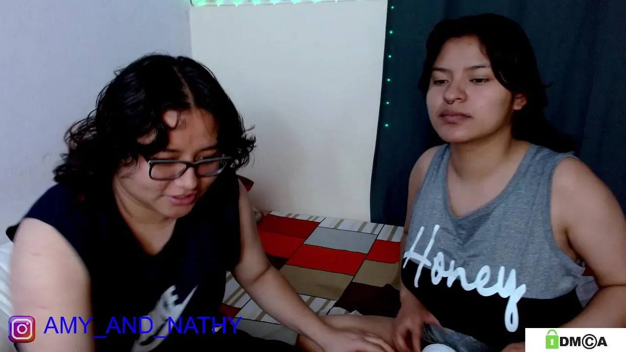 Offline Nathy_AmyO_O on Cam4