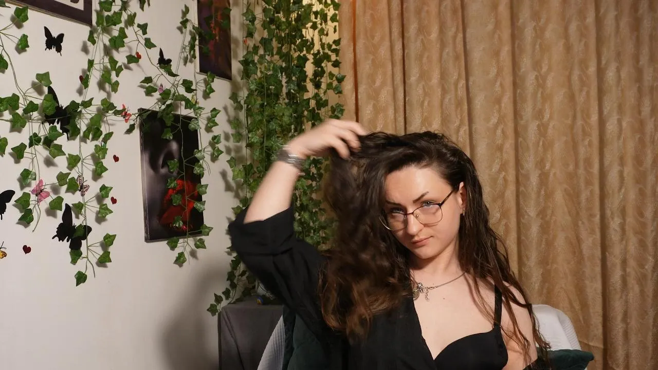 Offline NaughtYHomemadE on Cam4