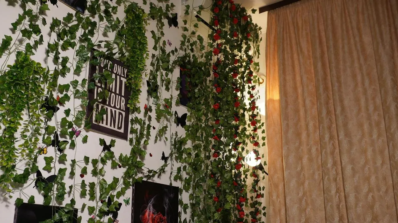 Offline NaughtYHomemadE on Cam4