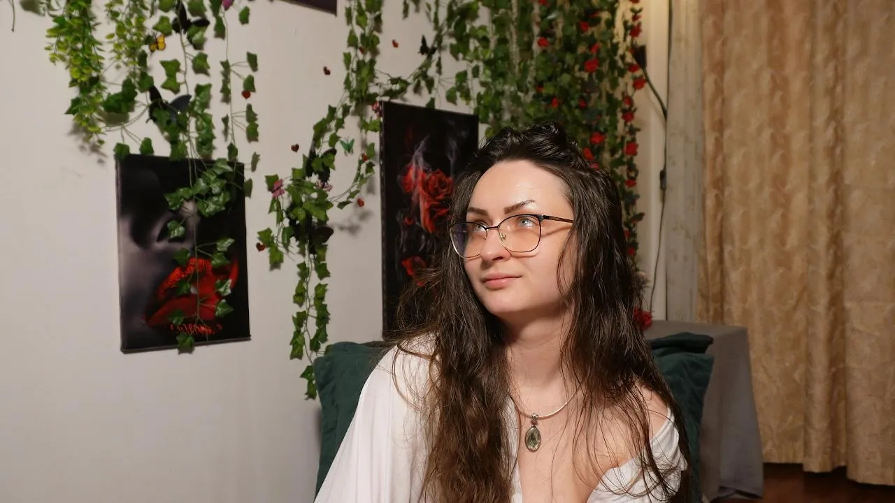 Offline NaughtYHomemadE on Cam4