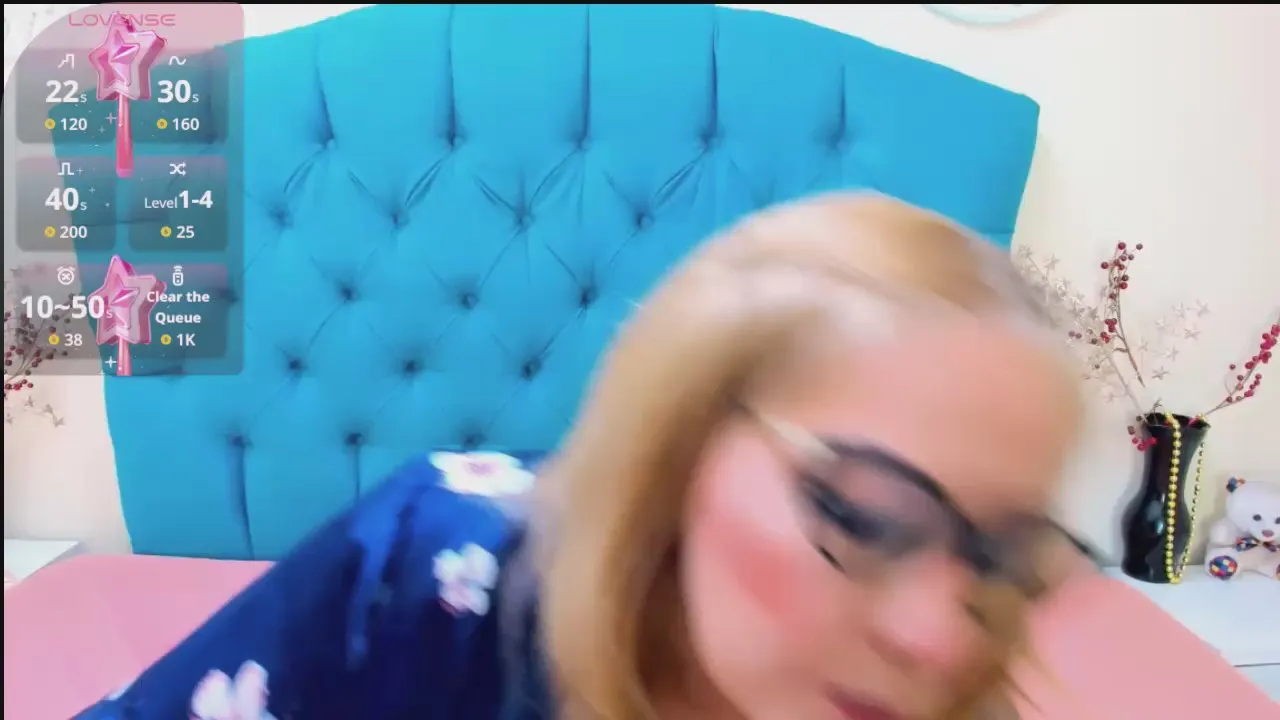 Offline Nayla_Garner on Cam4