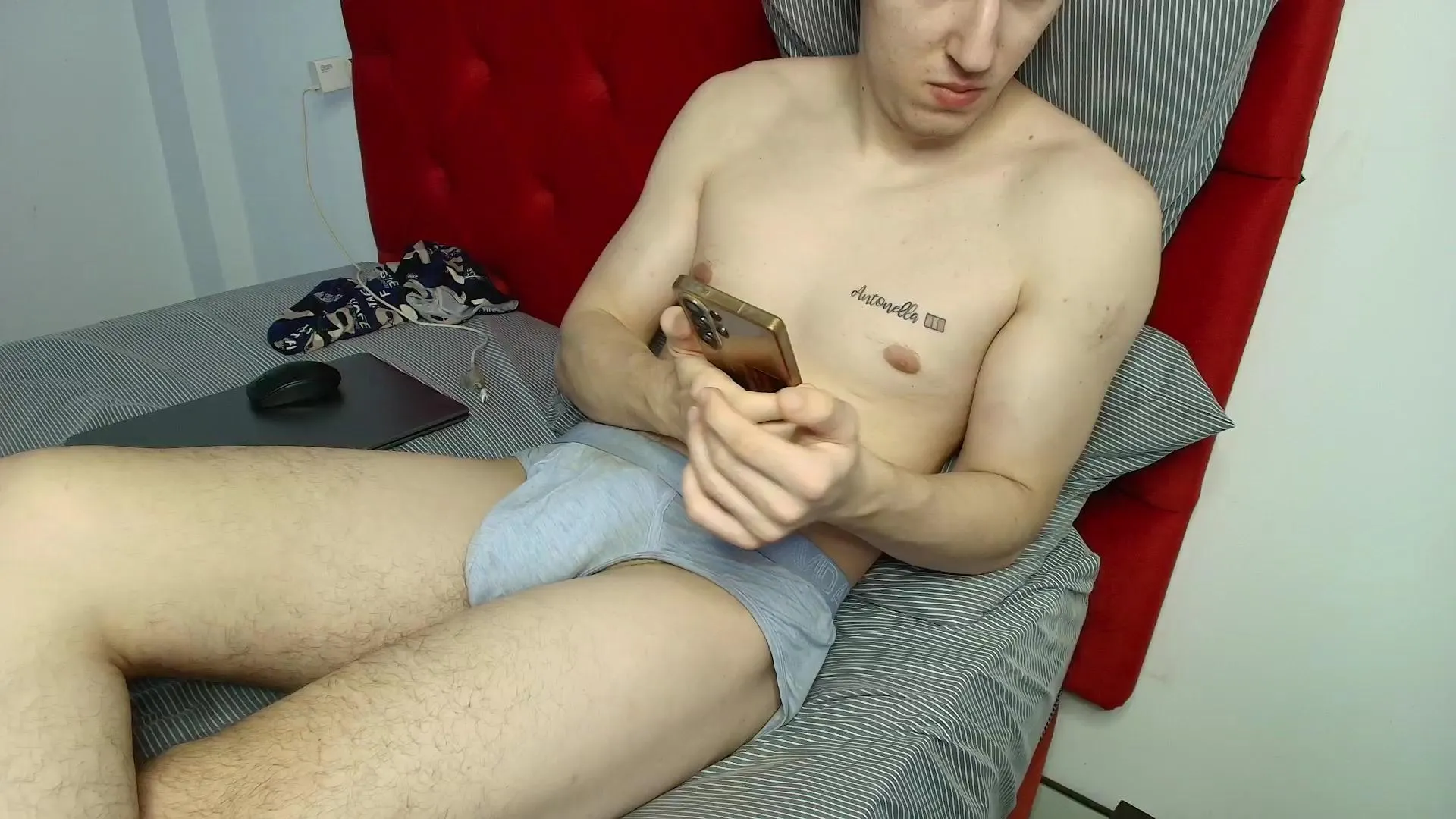 Offline NicoDavis on Cam4